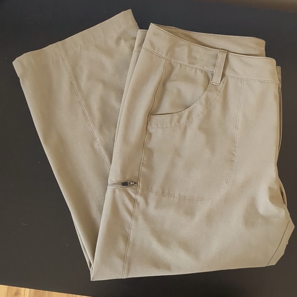 Patagonia Khaki Capris - Size 13 - Picture 2 of 6